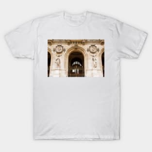 A Gate To The Opera © T-Shirt